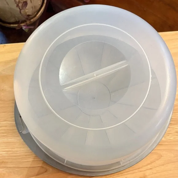 Sterilite Portable Latching Cake Server – Round White & Clear Carrier - Picture 2 of 7